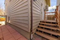 Updated Cozy Downtown Forest Retreat