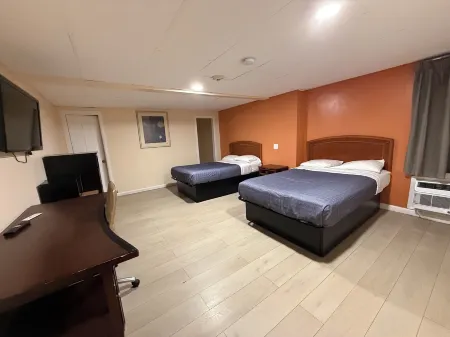 Travelers Motor Lodge Отели рядом с достопримечательностью «Университет Брайант»