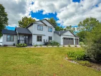 Spacious, modern lake-front vacation home/ scrapbooking/quilting retreat