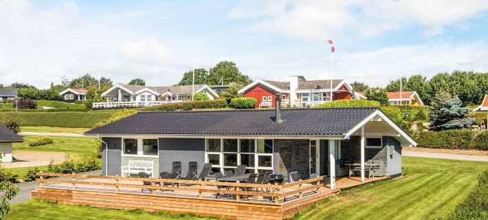 Renovated Summerhouse in Hejlsminde Hotels in Hejls