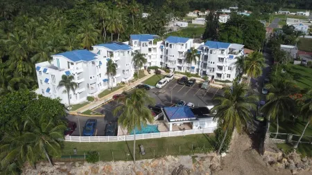 Surfside Beach Condo in wonderful Aguada, PR Отели в г. Каррисаль