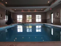 Holiday Inn Express CLOVERDALE (GREENCASTLE) by IHG - プール