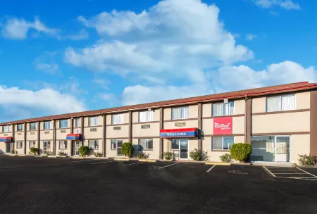 Red Roof Inn & Suites Wapakoneta Отели в г. Оглейз
