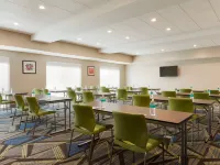 Holiday Inn Express & Suites CINCINNATI NE - REDBANK ROAD by IHG Hotels near Cincinnati Observatory