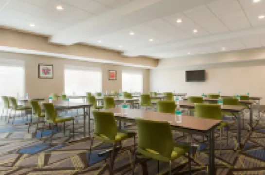 Holiday Inn Express & Suites CINCINNATI NE - REDBANK ROAD by IHG