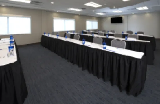 Holiday Inn Express & Suites GAYLORD by IHG