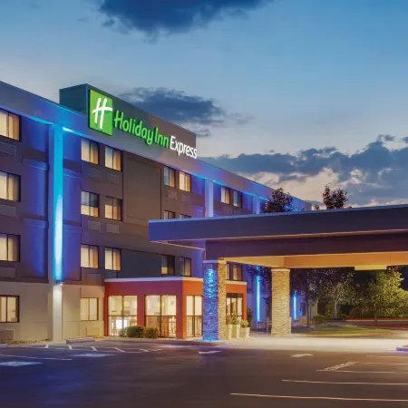 Holiday Inn Express HARTFORD SOUTH - ROCKY HILL by IHG Отели рядом с достопримечательностью «Арена «XL-центр»»