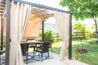 Charlotte Sanctuary, Comfort, Fenced, Sleeps 11
