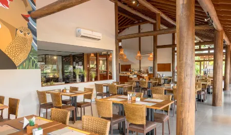 Village Praia do Rosa Отели в г. Имбитуба