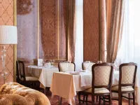 Royal Hotel