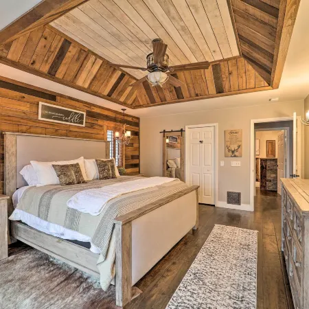 2 Mi to Slopes: Luxe Beech Mtn Cabin w/ Hot Tub