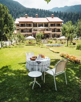Heevan Villa's Sonamarg - River Front Luxury Retreat Hotels in Ganderbal