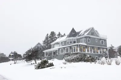 Cape Arundel Inn and Resort Hotels near Maine-ly Drizzle, Kennebunkport ME - open 7 days a week.