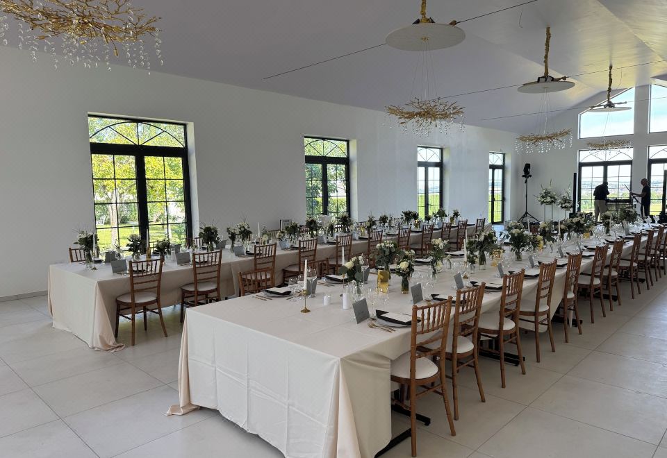 Chateau d AvesnesOver view