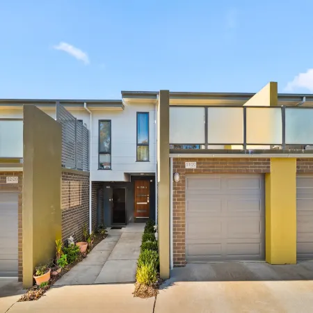 Stylish Townhouse with Private Courtyard