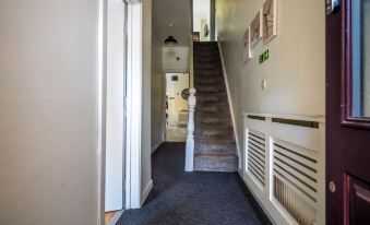 Ensuite5 Woodhouse private bath 2kitchen