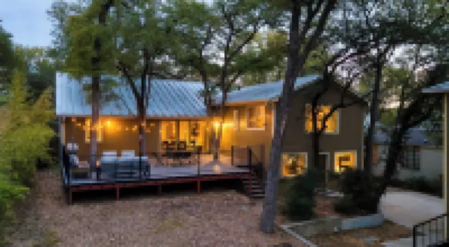 Sleeps 18! Game Room, Deck w/ Firepit, 5Bdr, Casita Cedar & Stone by Avantstay