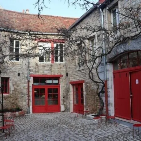 Mustard Hostel Отели в г. Дижон