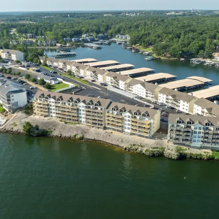 Lakeview Condo w/ 2 Pools & Beach - Family Fun Awaits at 21mm