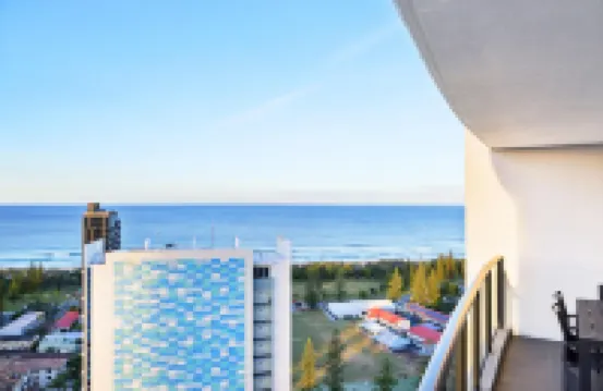 Ocean View 3-Bed with Gym, Pool, Sauna & Parking