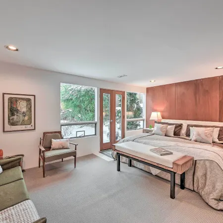 Edmonds Apartment with Private Wine Cellar!