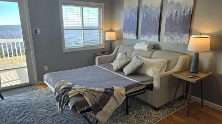 Mtn Lodge - 1st Floor - Mtn Views - Pvt Parking!