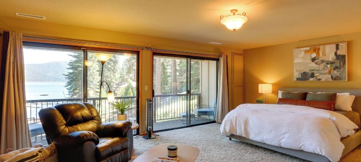 Westwood Lakefront Cabin w/ Hot Tub & Boat Dock! Ξενοδοχεία στην πόλη Plumas County