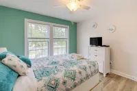 Coastal Emerald Isle Retreat w/ Deck & Grill! - Balkoner