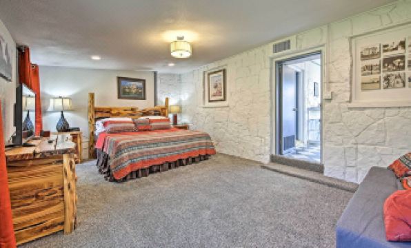 Retro Updated Blanco Abode - Steps to Main Street!
