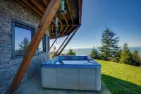 Stunning 360 Ocean Views, Near Redwoods NP! - Parking