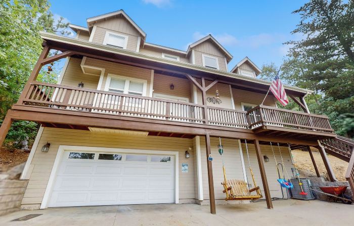 Walk to Lake Arrowhead! Family Home w/ Games