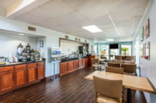 Quality Suites Paducah I-24