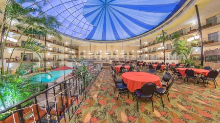 Holiday Inn DES MOINES-AIRPORT/CONF CENTER by IHG