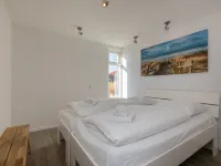 Holiday Home for 8 near Seaside Resort of Oostkapelle-Vrouwenpolder Hotels in Serooskerke