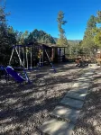 Ponderosa Place, Charming Cabin with Large Deck and Mountain View, Veteran Owned