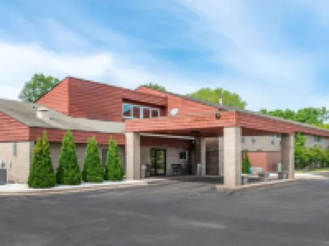 Coratel Inn & Suites by Jasper River Falls リバー・フォールズのホテル