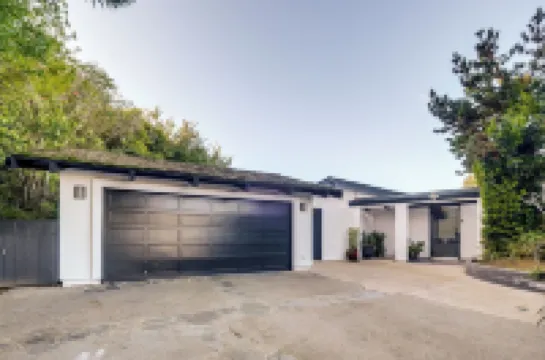 Pool & Coastline Views: Luxe La Jolla Home