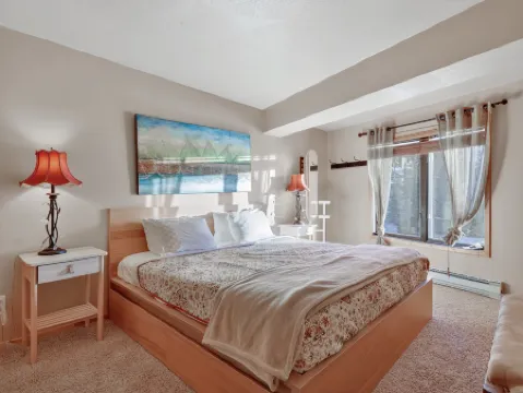 Cozy Fireplace and Scenic Deck - Inviting Mountain Retreat