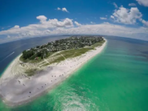 Charming 2br / 1ba Cottage < 2 Min Walk From Beach on Anna Maria Island Florida