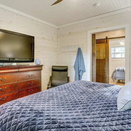 Walk to Marina & Beach: Charming Home in Hardin