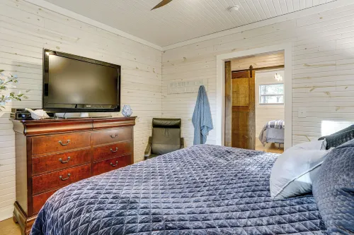 Walk to Marina & Beach: Charming Home in Hardin - 4-Star