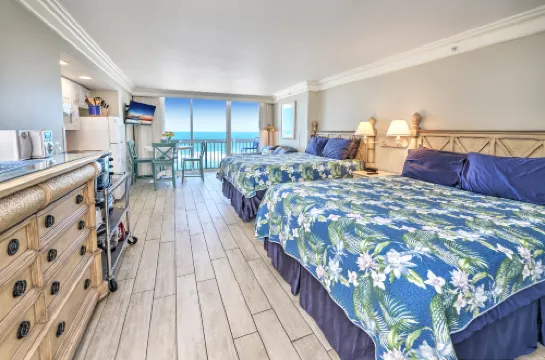 Oceanfront Private Balcony and Kitchenette - Charming Coastal Retreat