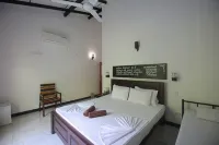 Aliya Aliya Hikkaduwa