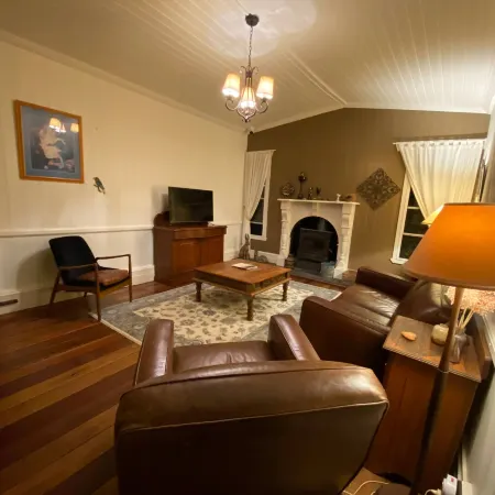 Awen Cottage - Where Heritage meets the heart of Tenterfield