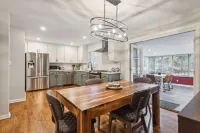 425 Plantation Road SW, Smyrna - Country Houses