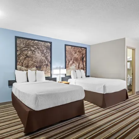 Super 8 by Wyndham Valdosta GA I-75