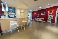 Best Western Palace Inn Hotel - bar
