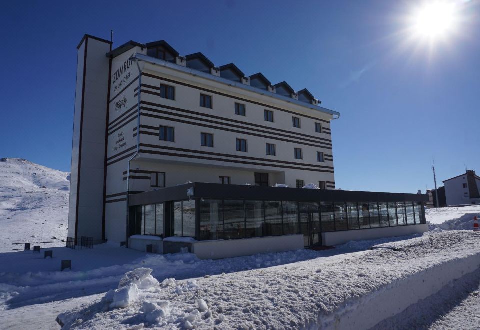 Zümrüt Palas Otel - Housity