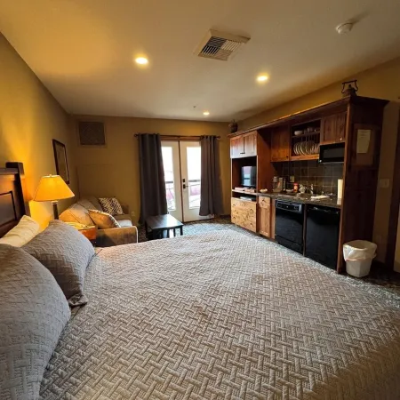 Family Space with Spacious en Suite Listed Separately Отели в г. Келлогг