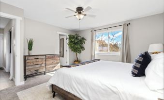 Chimney Park Retreat King Suite + Fenced Yard